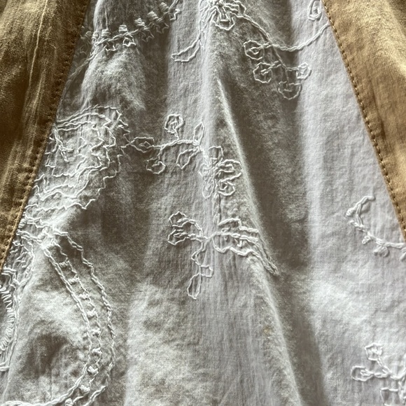 Linen gored skirt, white and khaki colors, lace hem, Size Medium - Picture 3 of 9